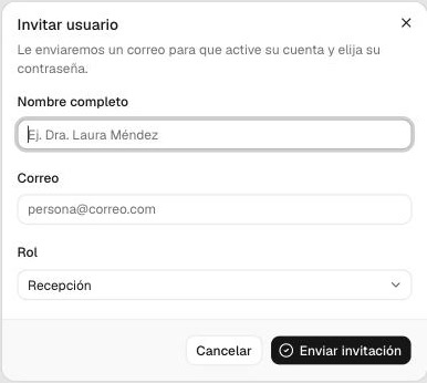 Diálogo Invitar usuario con nombre completo, correo y rol.